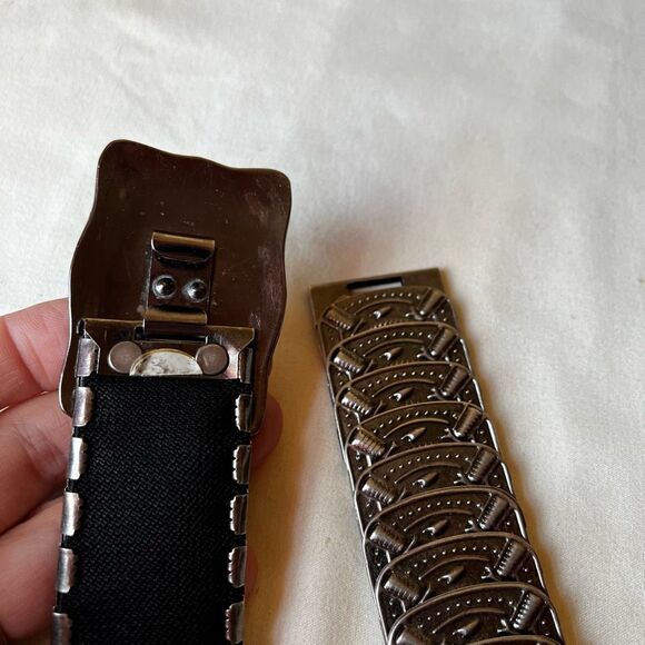 Vintage Stretchy Chain Link Concho Belt Silver Floral Embossed Boho Festival - Picture 5 of 7